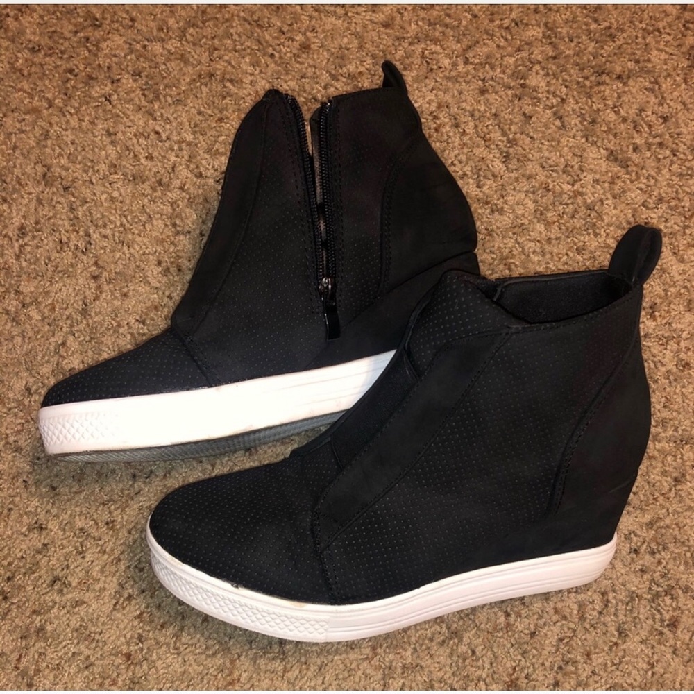 Ccocci Black Wedges sz 9